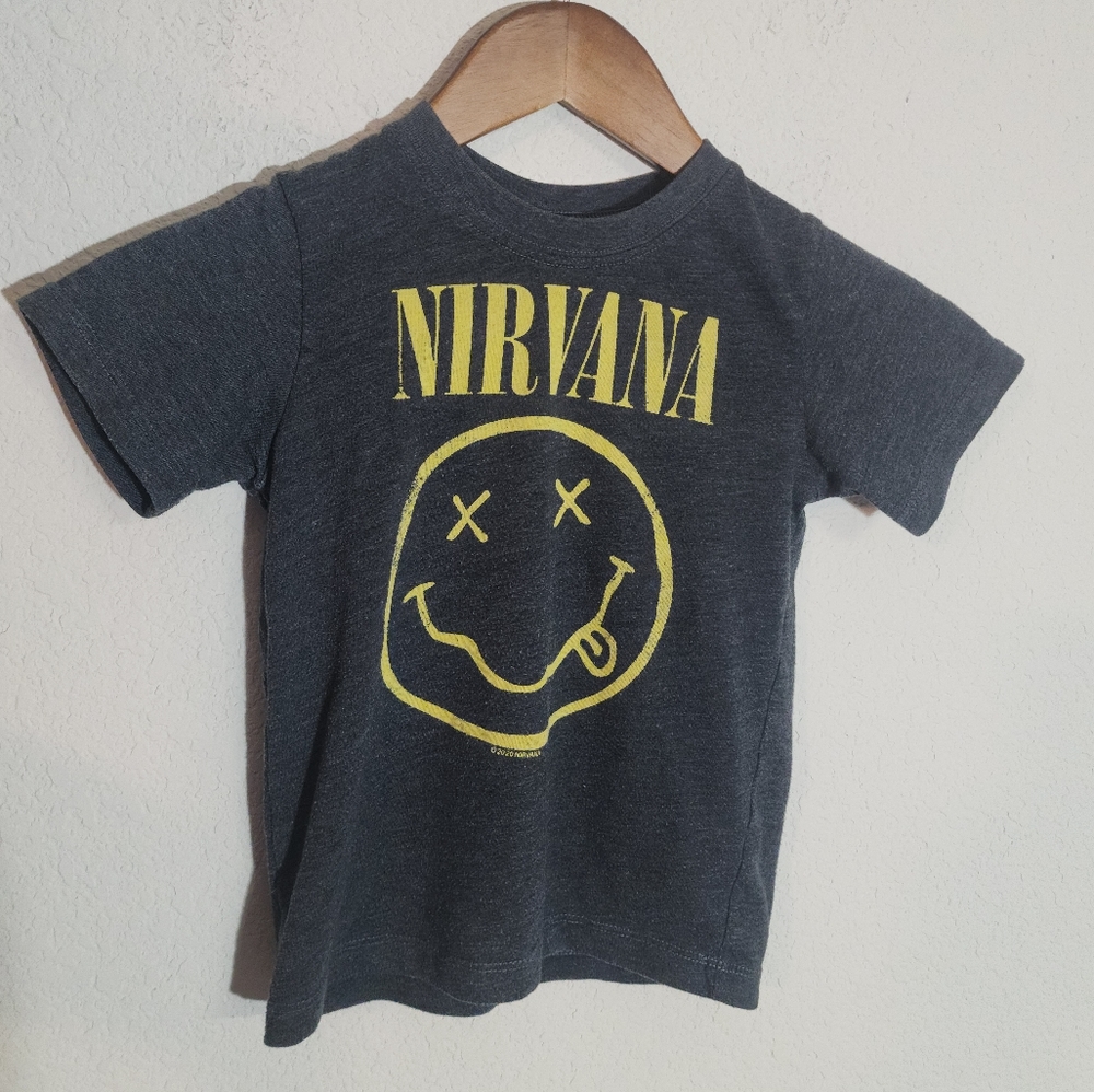 Nirvana 4-T shirt            Bin‎ 19